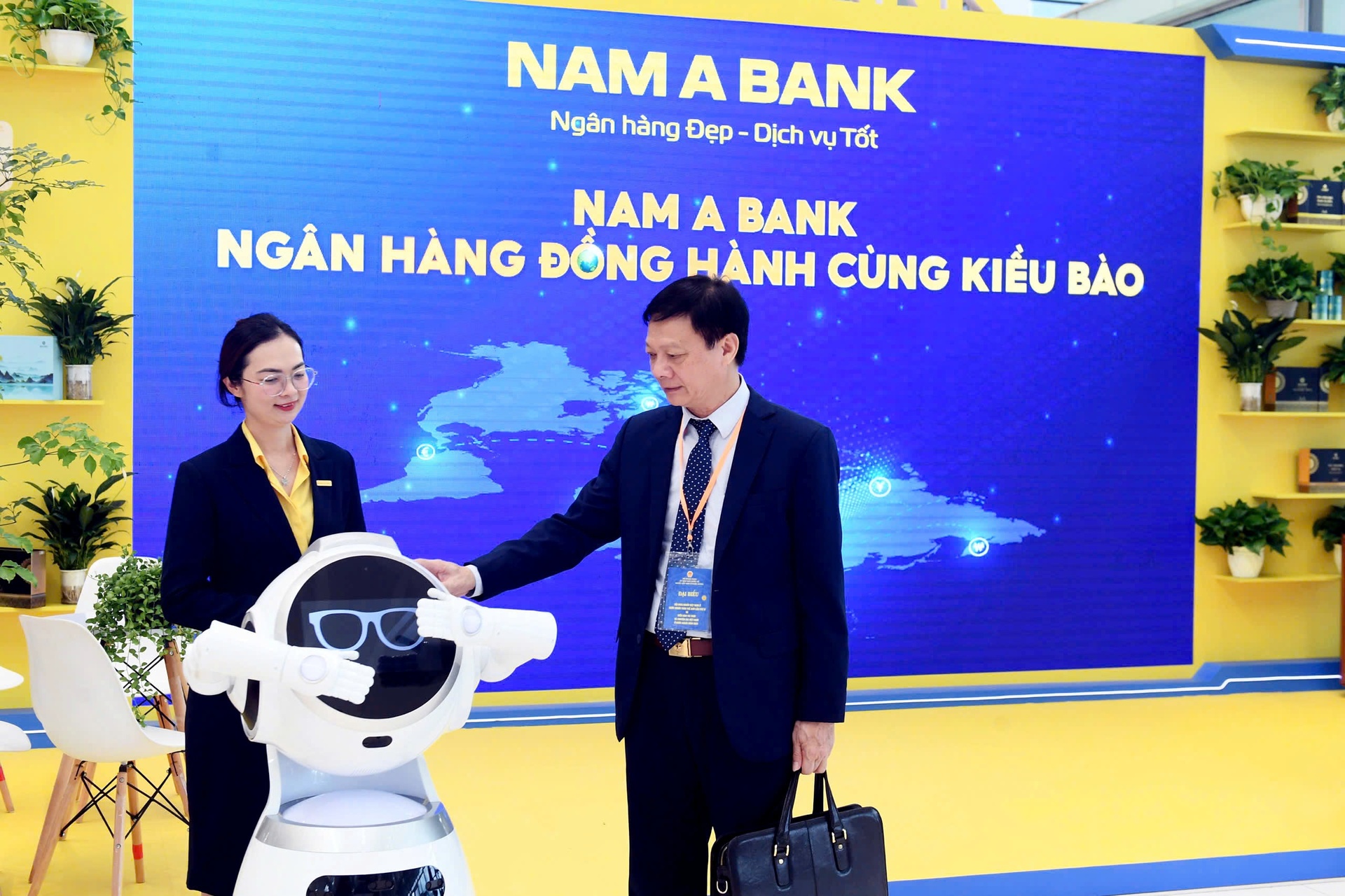 nam a bank  ngan hang dong hanh cung kieu bao hinh 4