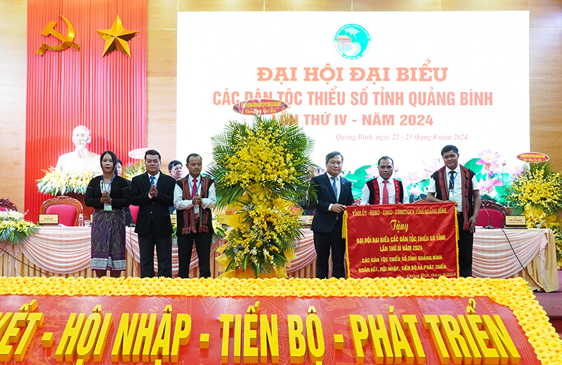 quang binh phan dau thu hep khoang cach giua cac vung cac dan toc hinh 2