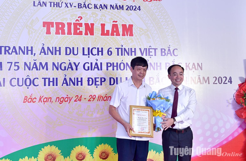 trien lam tranh anh du lich 6 tinh viet bac hinh 2