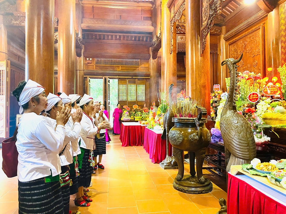 nghe an dong nguoi thanh kinh dang huong tuong niem nhan ngay gio lan thu 55 cua chu tich ho chi minh hinh 4