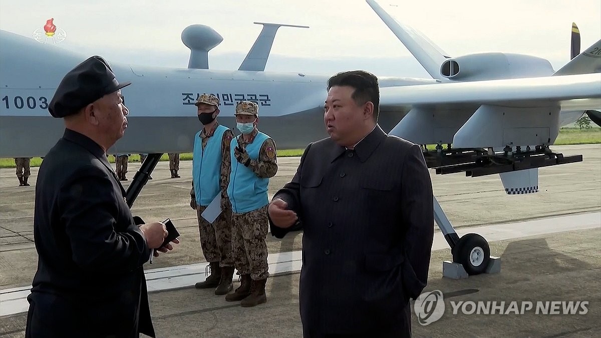 ong kim jong un giam sat cuoc thu nghiem uav tan cong cua trieu tien hinh 2