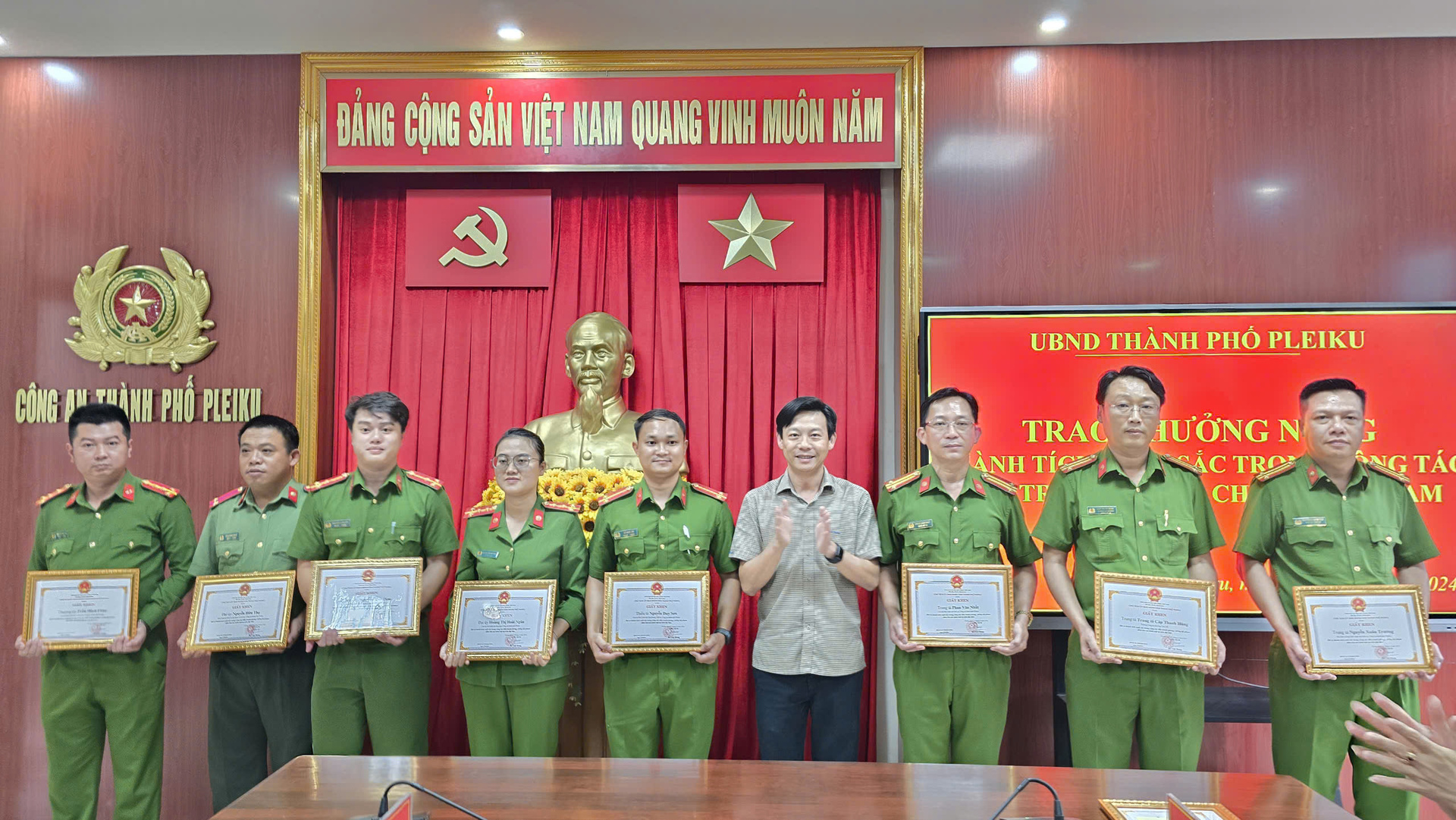 gia lai thuong nong luc luong cong an triet pha duong day danh bac quy mo lon hinh 1