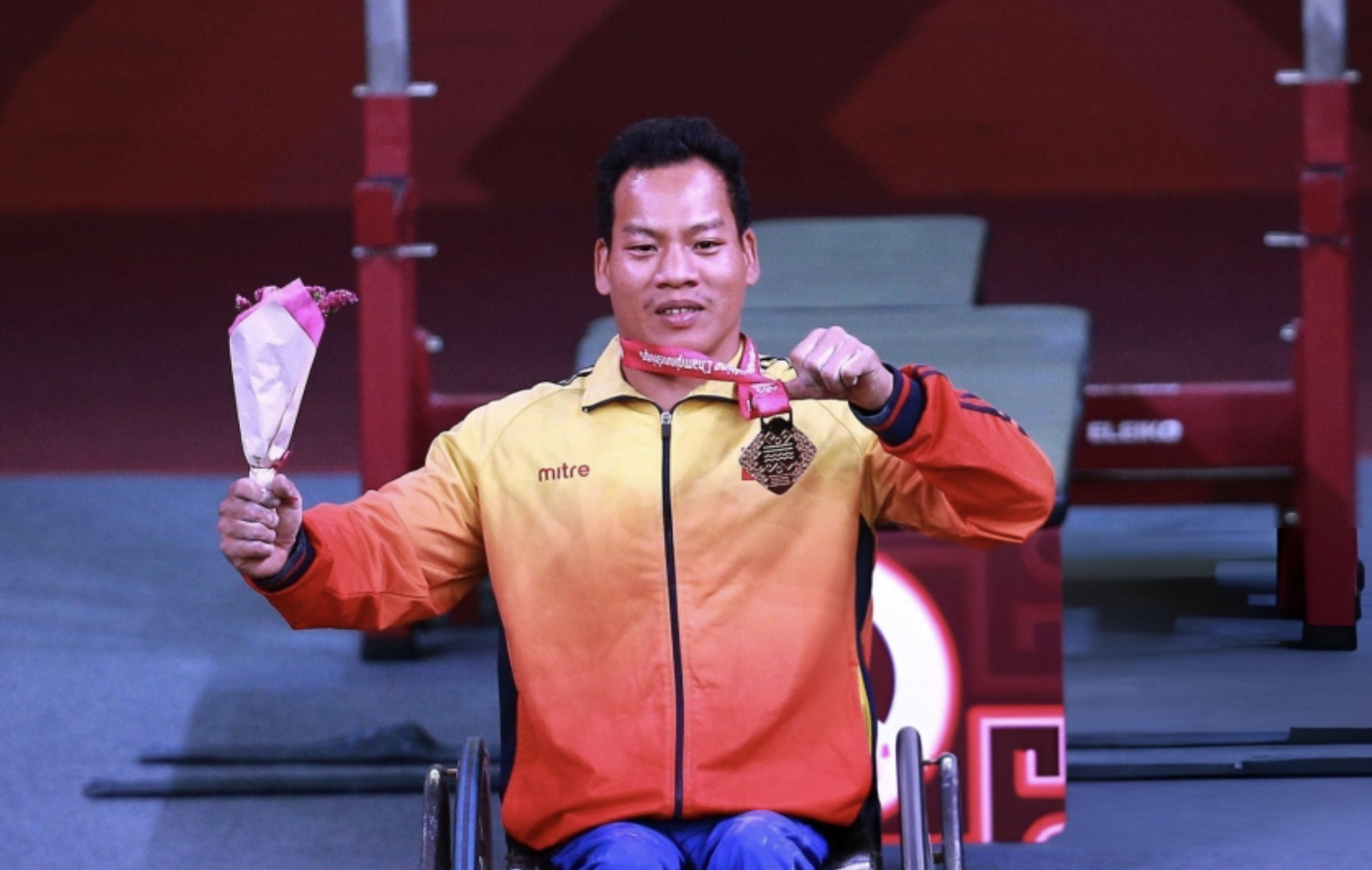 le van cong va chau hoang tuyet loan cam co o le khai mac paralympic 2024 hinh 1