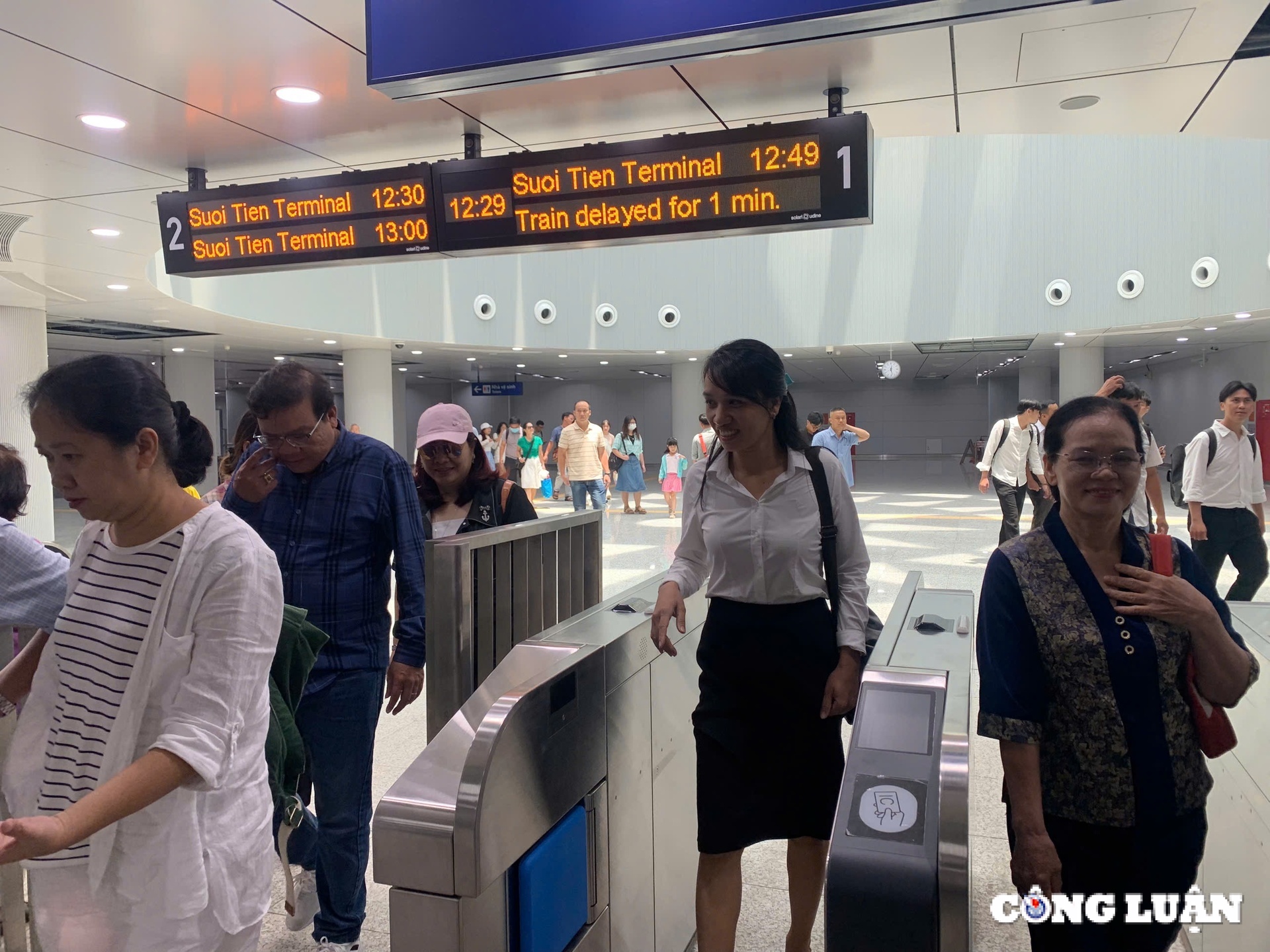 doan hoi nha bao viet nam trai nghiem tuyen metro ben thanh  suoi tien hinh 11