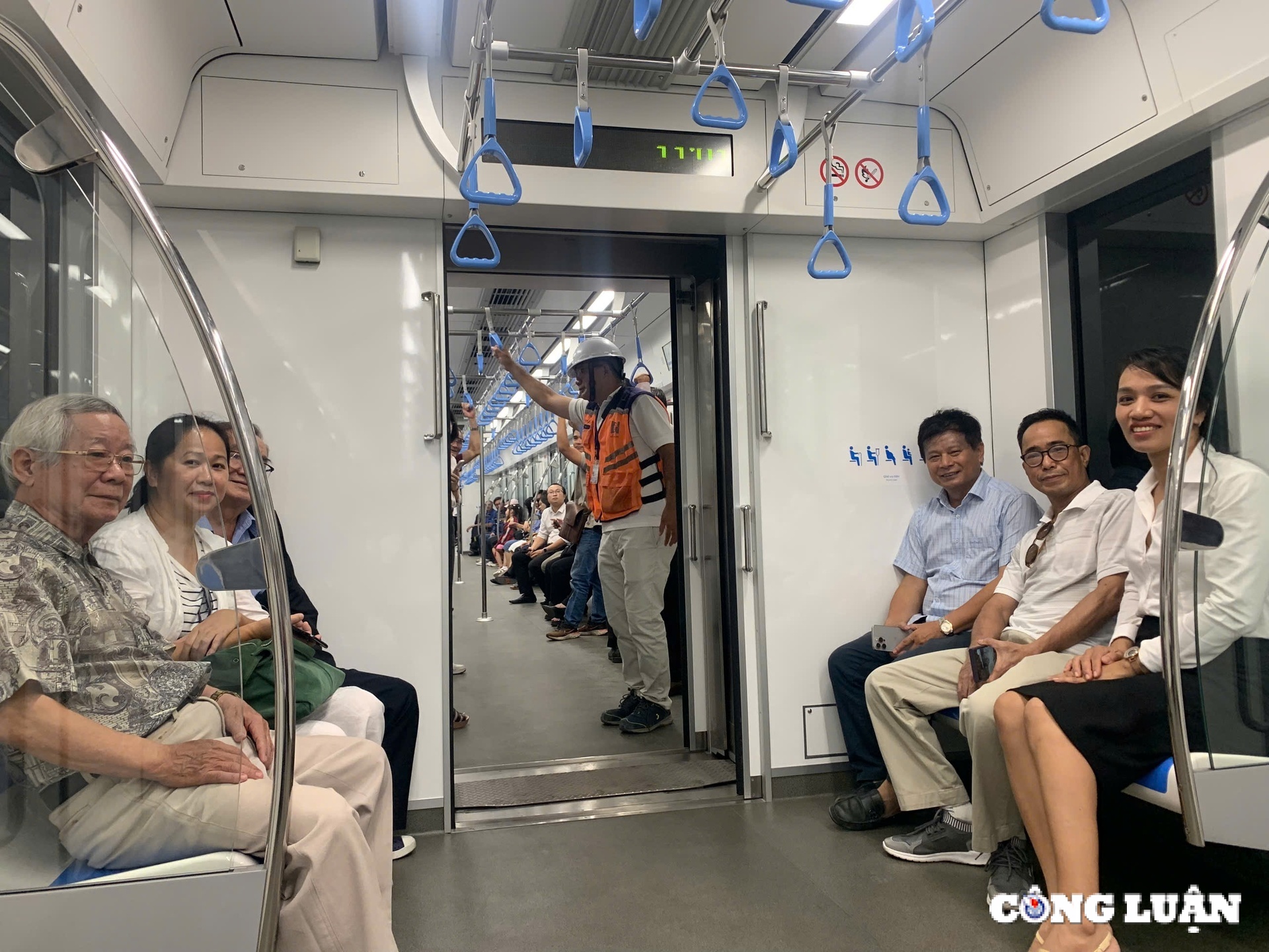 doan hoi nha bao viet nam trai nghiem tuyen metro ben thanh  suoi tien hinh 2