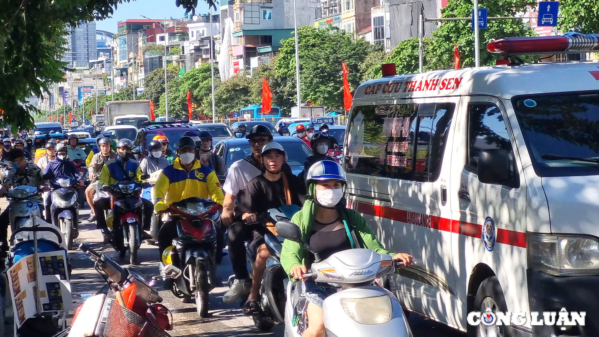 nguoi dan roi thu do ve que nghi le ben xe duong pho dong duc hinh 7