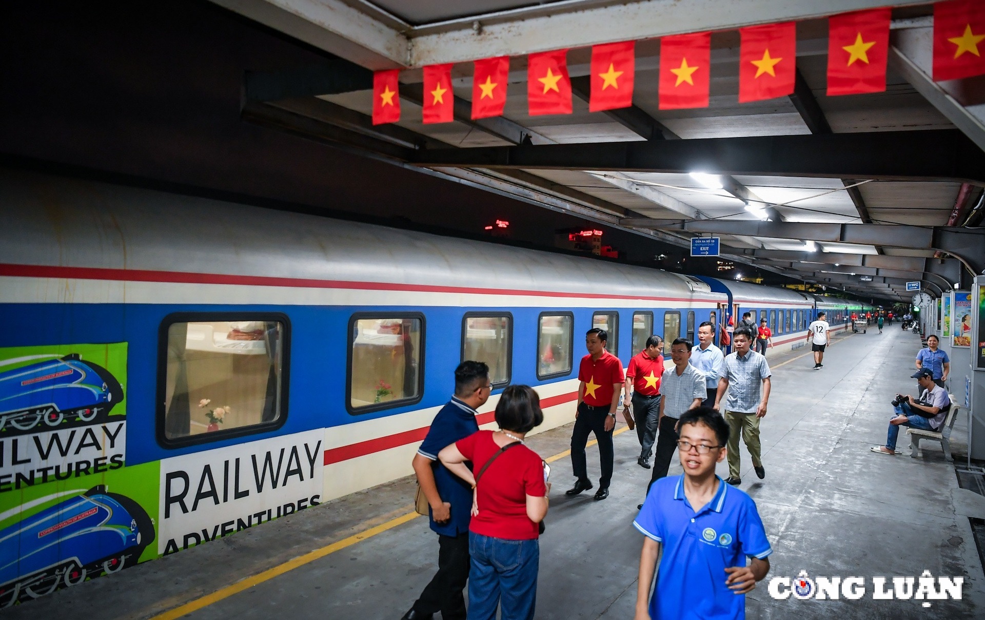 ga ha noi ron rang nguoi dan di tau ve que du lich dip nghi le 2 9 hinh 8