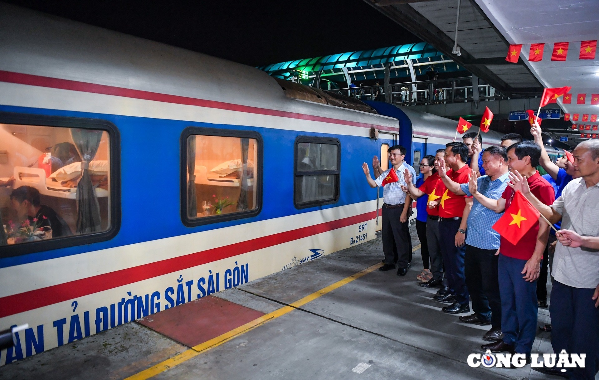 ga ha noi ron rang nguoi dan di tau ve que du lich dip nghi le 2 9 hinh 6