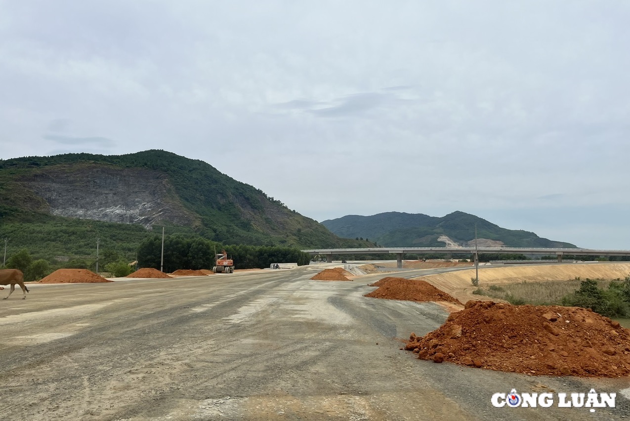 day tien do cao toc bac  nam qua mien trung truoc mua mua lu hinh 4