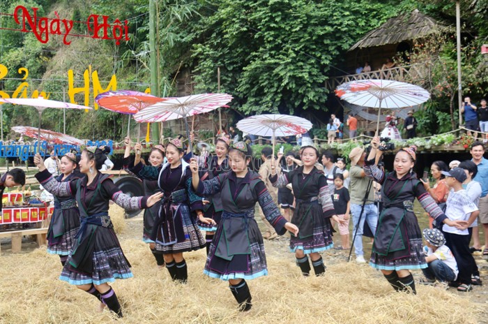 lao cai tung bung ngay hoi van hoa ban mong hinh 2