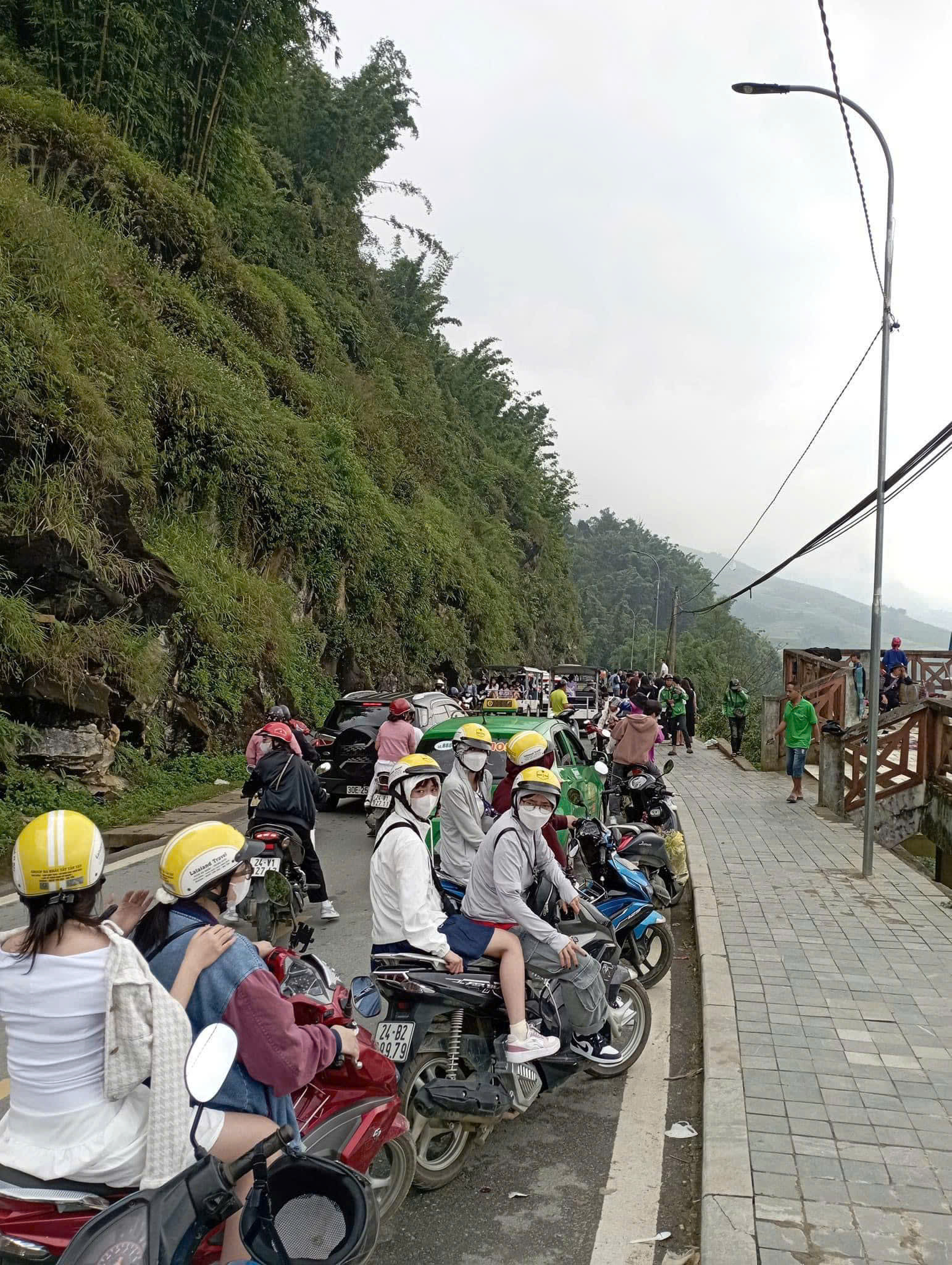 hang nghin du khach do len sa pa tam dao vuon thu o ha noi chat kin nguoi hinh 2