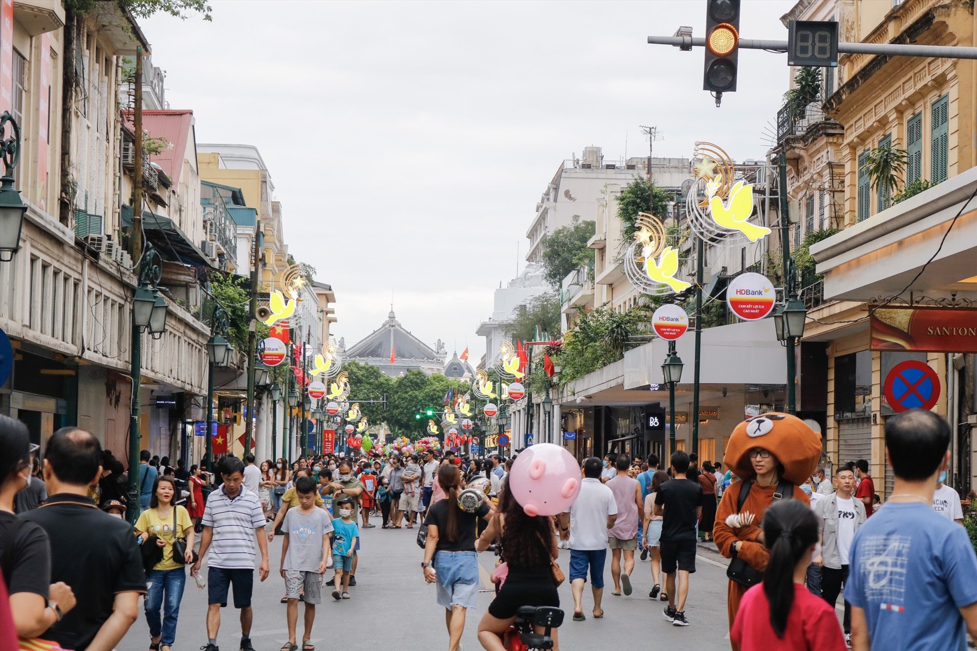 hang nghin du khach do len sa pa tam dao vuon thu o ha noi chat kin nguoi hinh 5