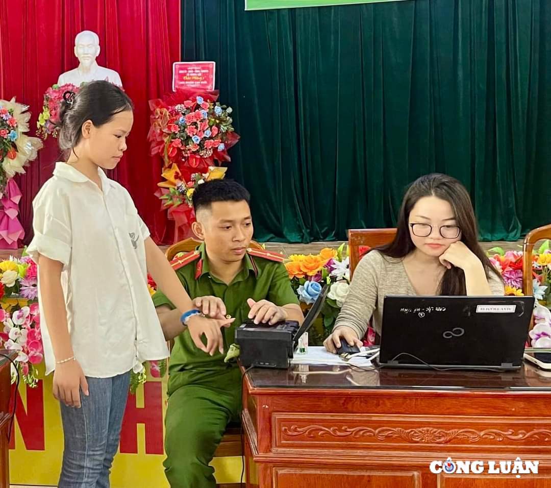 cong an ha tinh xuyen le cap can cuoc cho cong dan hinh 6