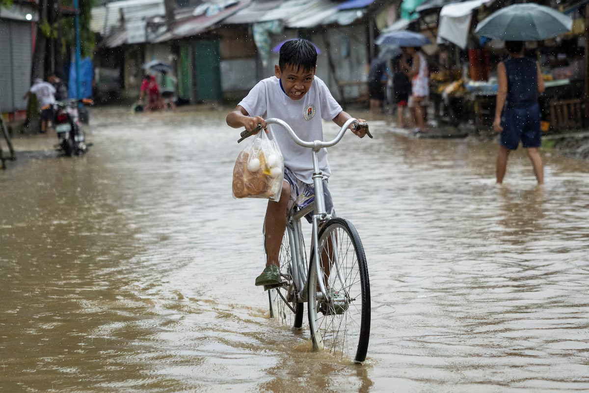 it nhat 13 nguoi thiet mang vi bao yagi o philippines nhieu co quan va truong hoc dong cua hinh 1