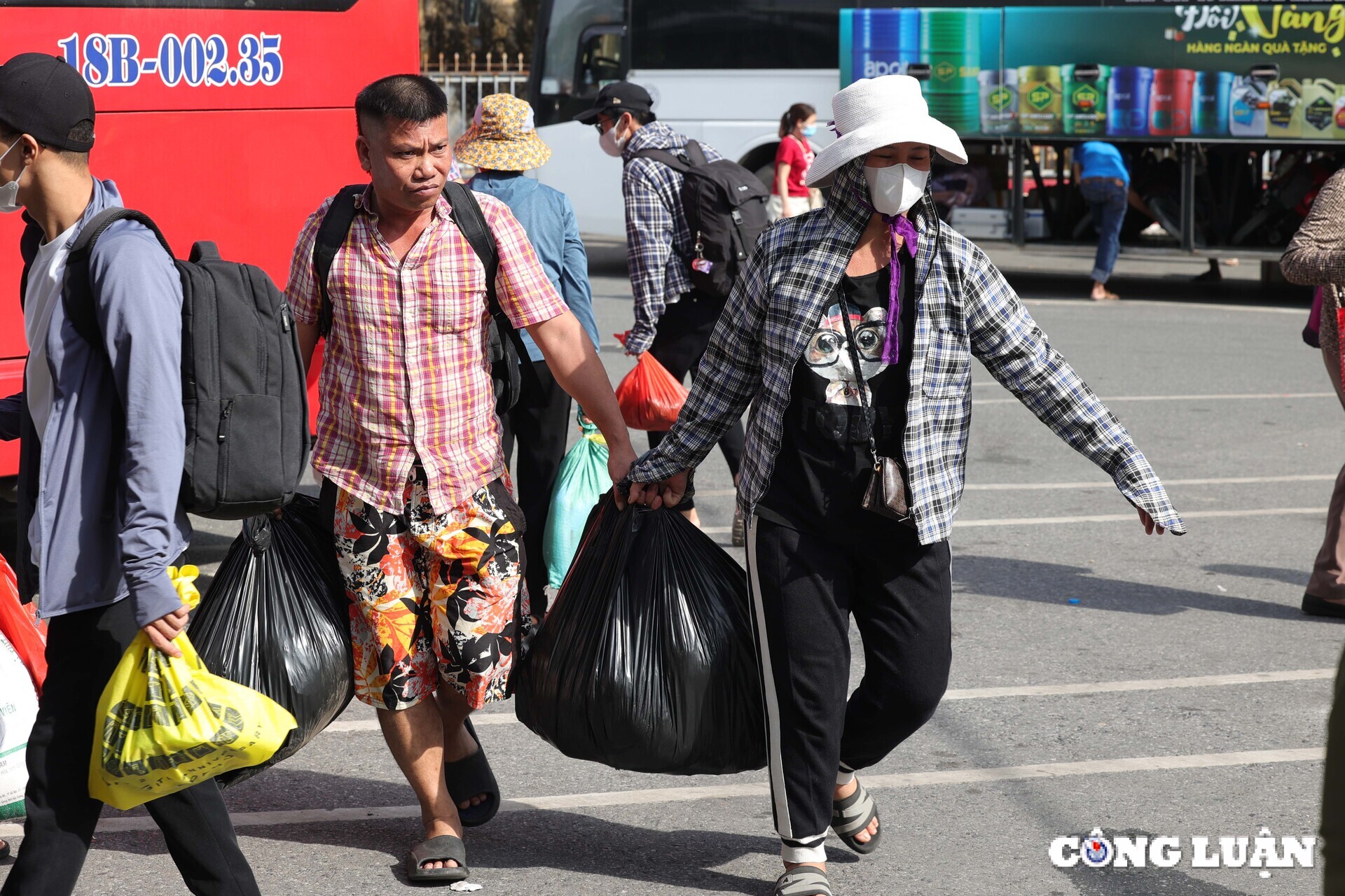 nguoi dan do ve thu do sau ky nghi le cao toc ben xe chat cung hinh 8