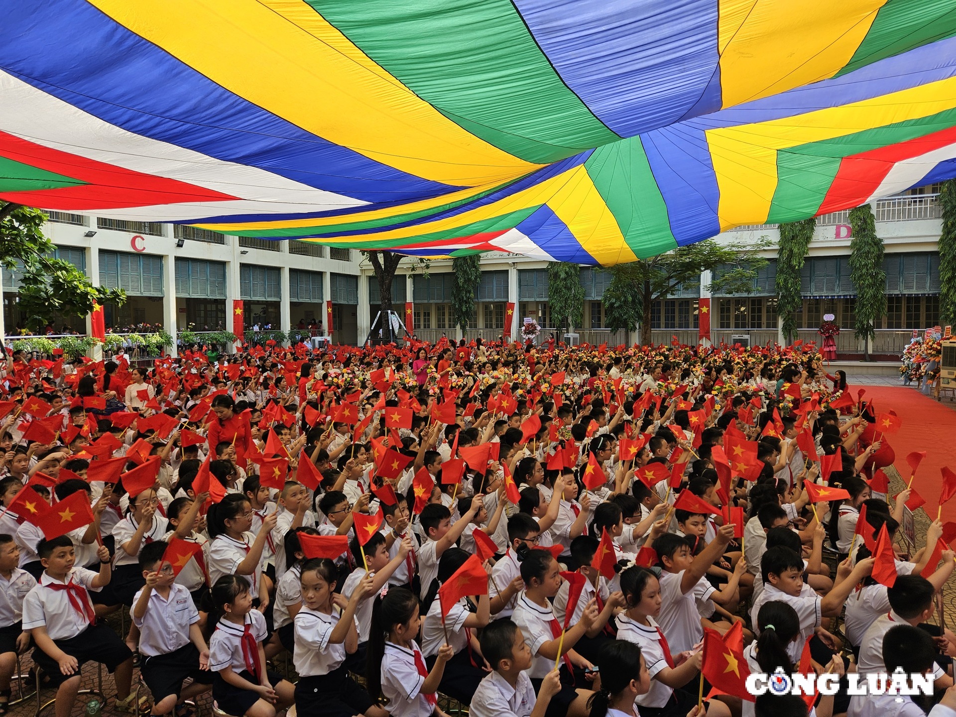 nhung hinh anh dep trong ngay khai giang nam hoc moi hinh 1