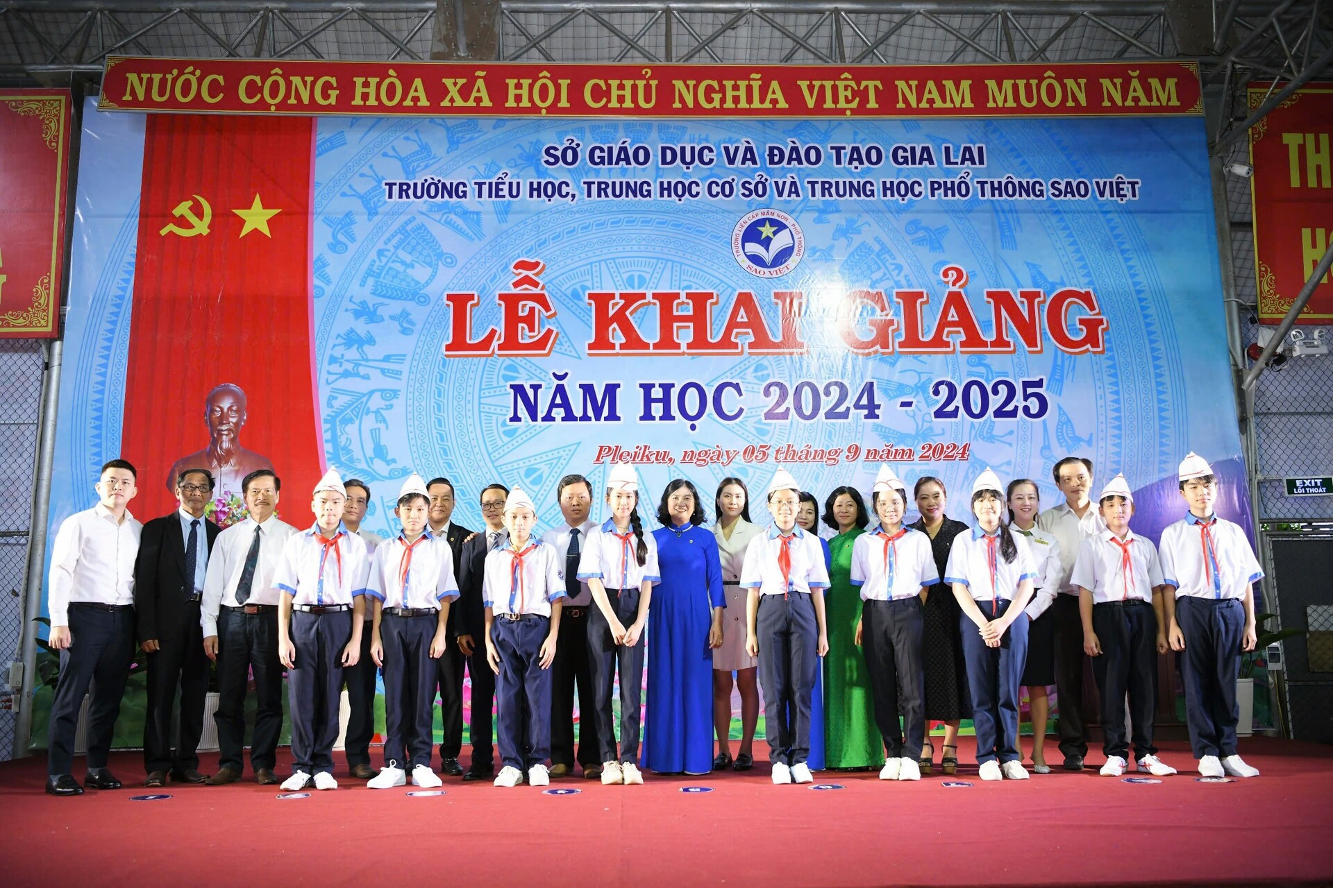 hon 1050 hoc sinh truong lien cap sao viet gia lai ron rang don chao nam hoc moi hinh 8