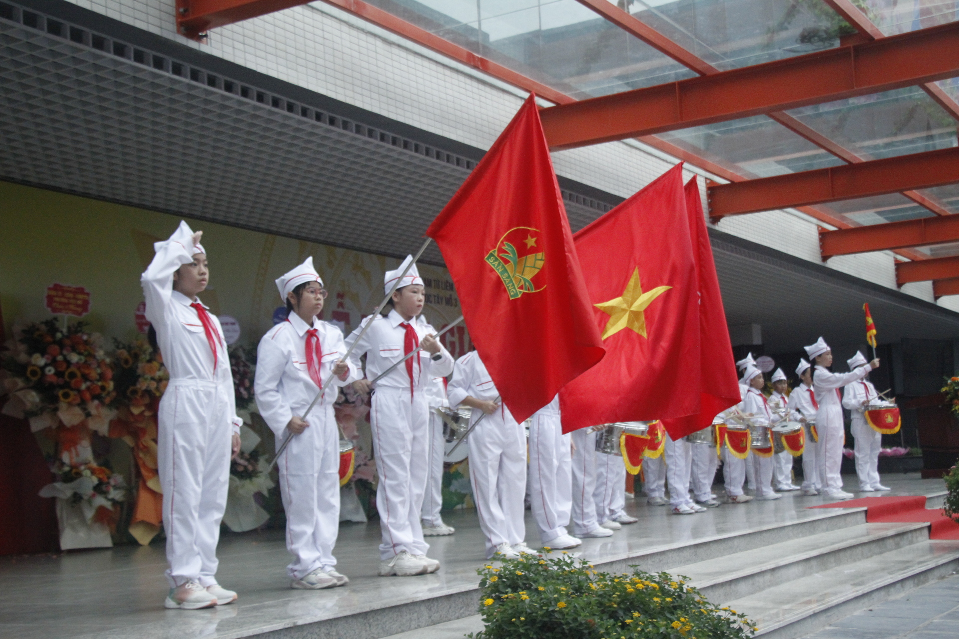 hoc sinh ha noi tung bung don chao khai giang nam hoc moi hinh 1