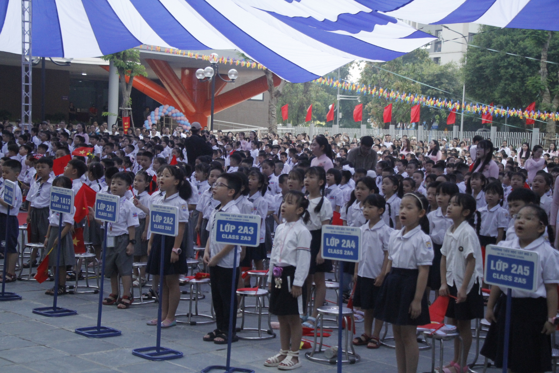 hoc sinh ha noi tung bung don chao khai giang nam hoc moi hinh 5