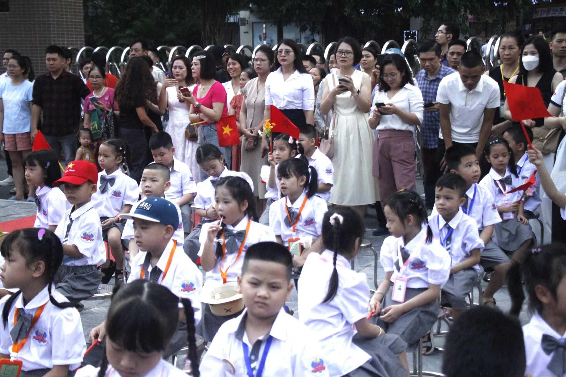 hoc sinh ha noi tung bung don chao khai giang nam hoc moi hinh 6