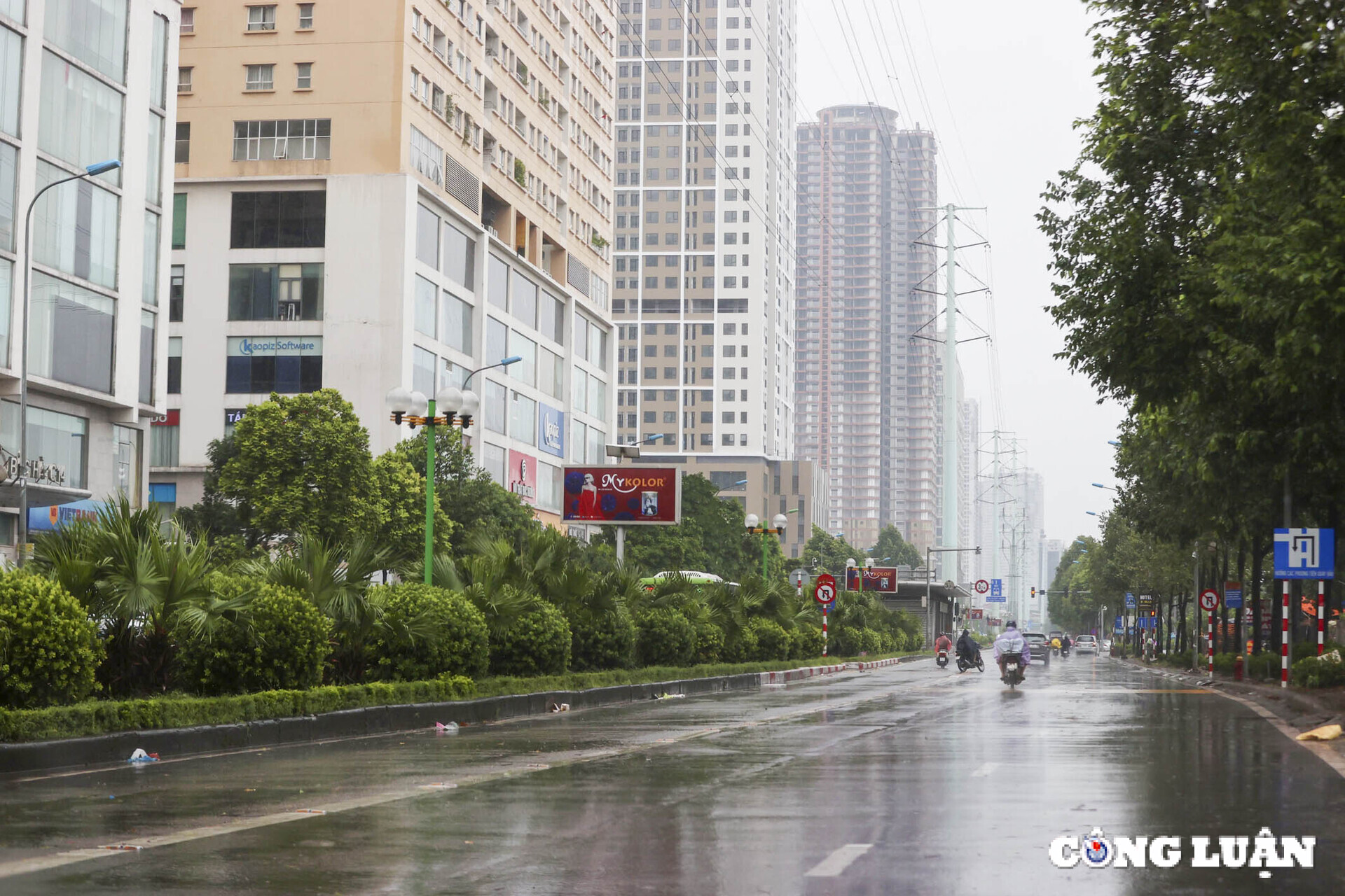 ha noi duong pho vang lang cua hang dong cua nin tho cho bao yagi do bo hinh 3