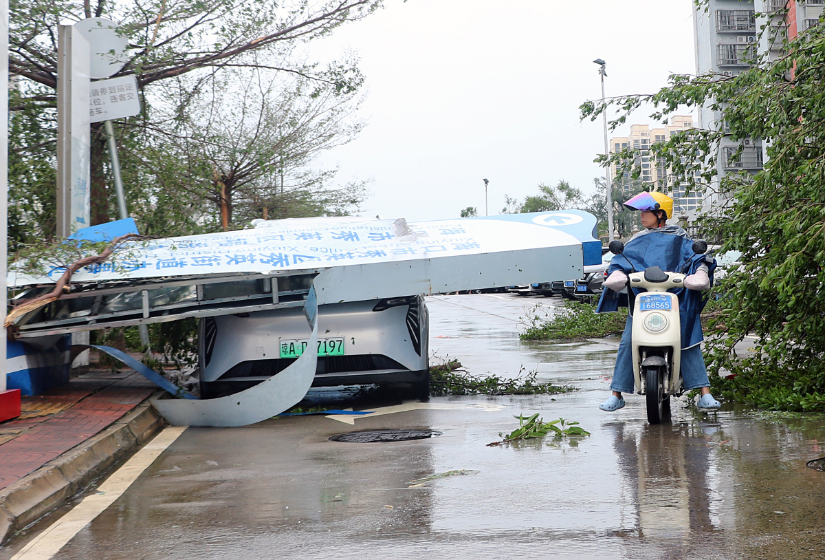 thien duong du lich hawaii cua trung quoc bi tan pha nang ne boi sieu bao yagi hinh 2