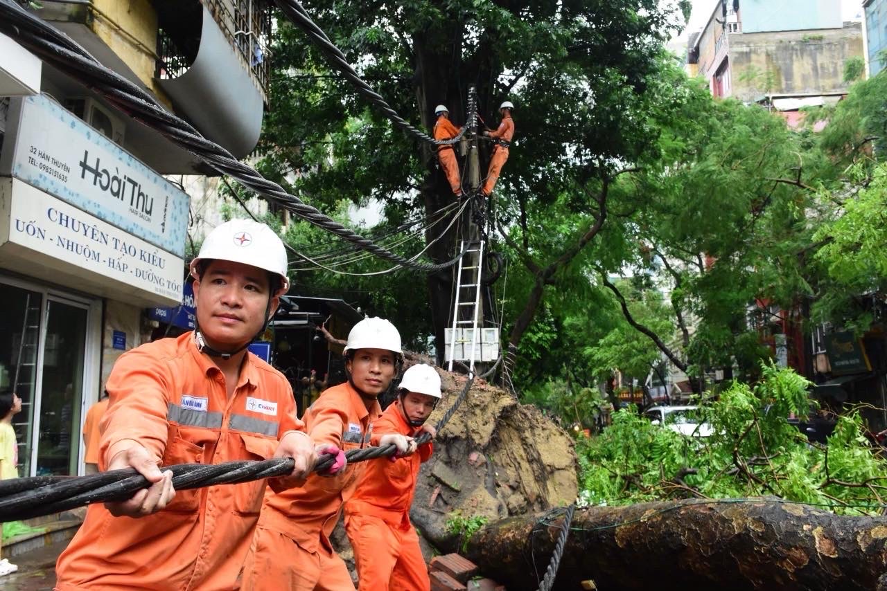 evnhanoi huy dong moi nguon luc de khac phuc hau qua con bao so 3 ung pho nguy co ngap lut tai ha noi hinh 2