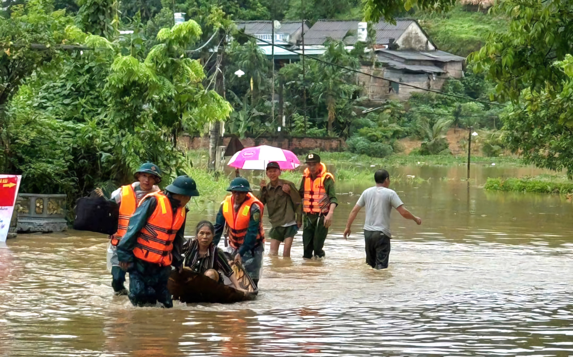 phu tho hon 200 ho dan cua huyen ha hoa phai so tan do mua lu hinh 2