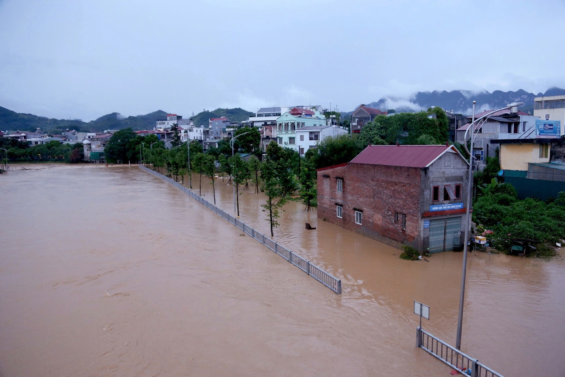 cao bang can tang cuong cac bien phap bao dam an toan khong de thiet hai them ve nguoi do mua lu hinh 3