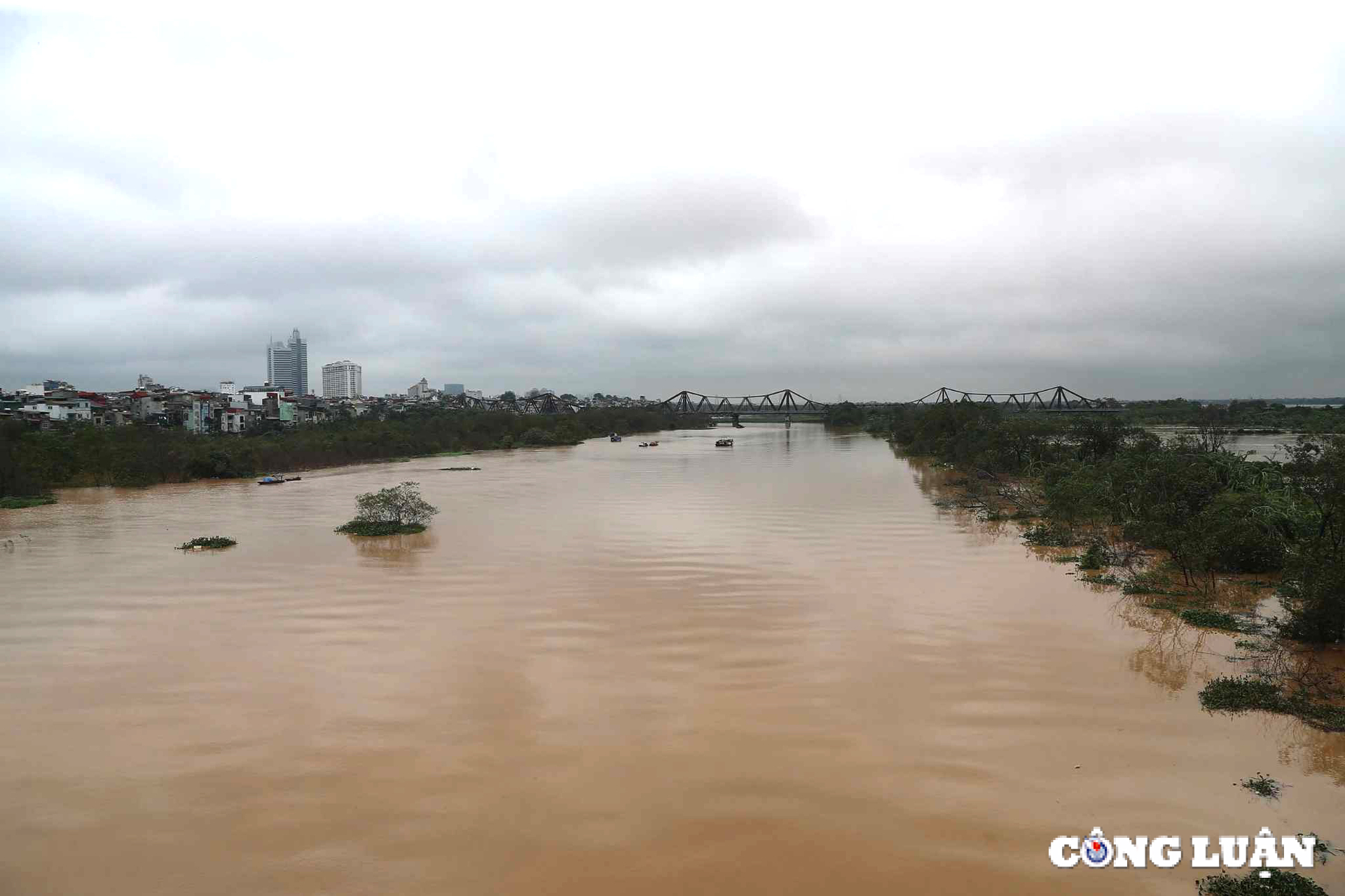 de nghi phoi hop xu ly tau thuyen troi dat tu do qua dia ban ha noi hinh 1