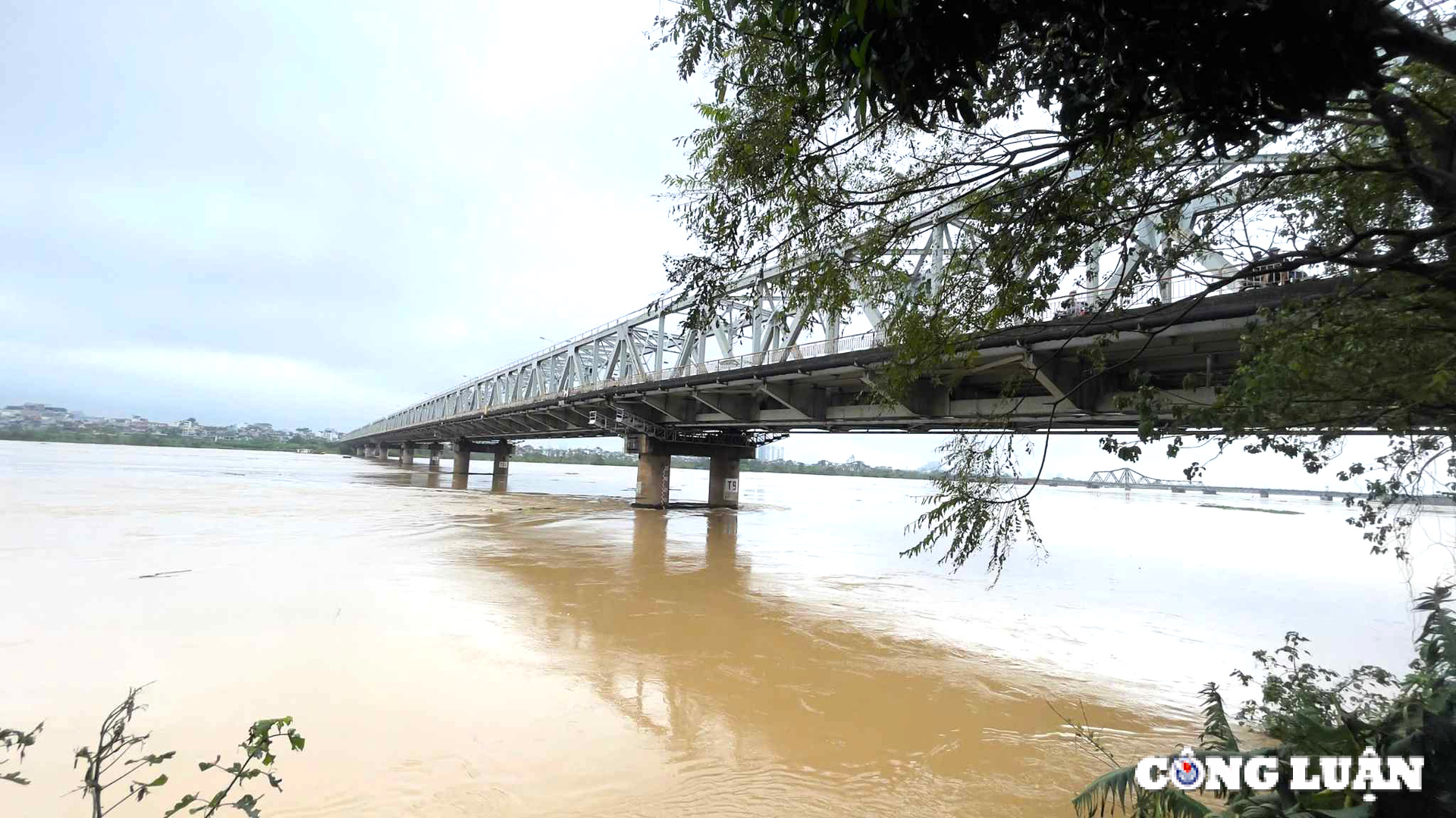 ha noi nuoc song hong dang nhanh nhieu noi ngap trong bien nuoc hinh 2