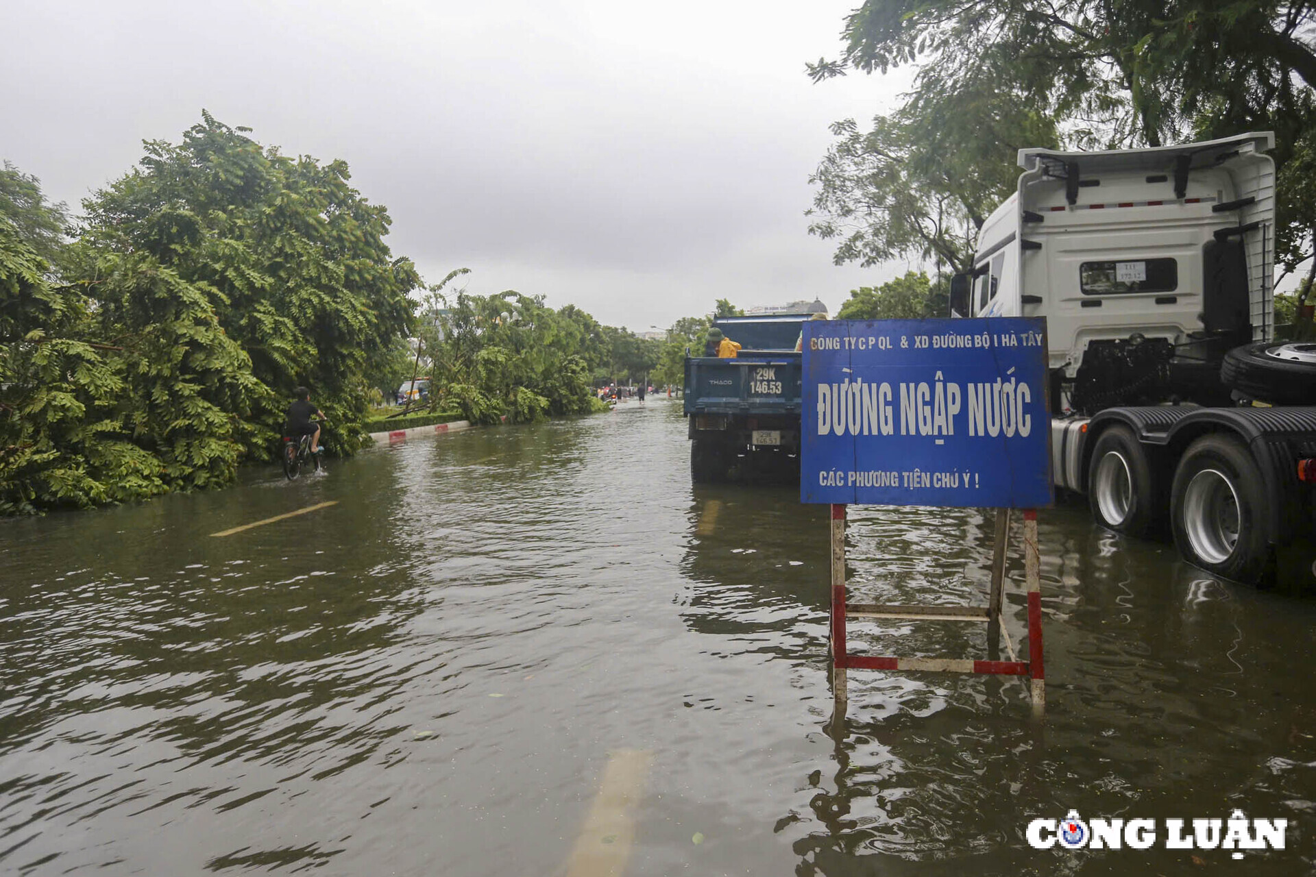 ha noi duong pho thanh song nha tam ven song ngap toi noc nhieu noi phai di doi dan hinh 15