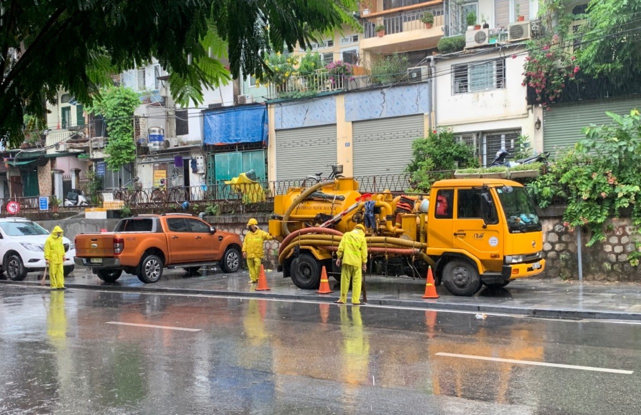 300 tram bom tieu thoat nuoc san sang van hanh de tranh ngap ung tai ha noi hinh 1