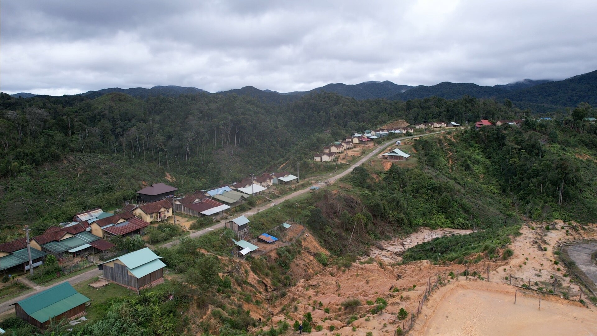 kon tum dong dat manh 37 do o huyen kon plong hinh 1