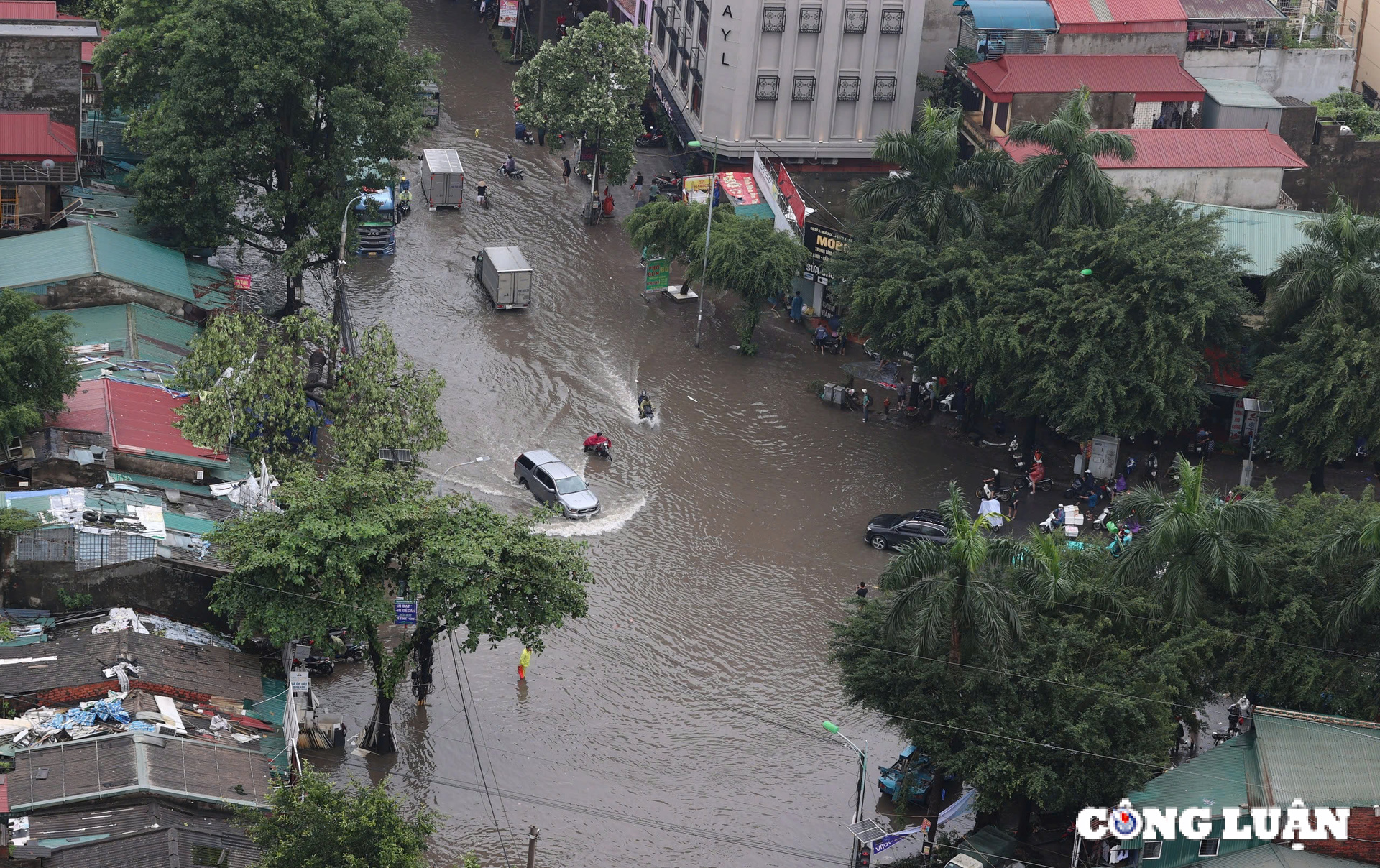 ha noi duong pho thanh song nha tam ven song ngap toi noc nhieu noi phai di doi dan hinh 9