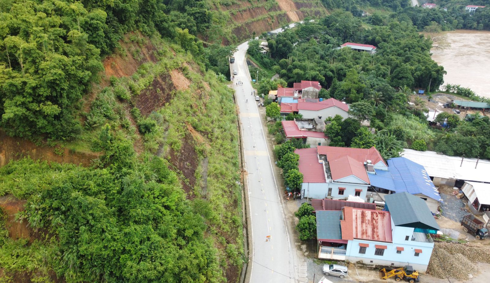 thanh hoa di doi hang chuc ho dan truoc nguy co sat lo dat hinh 1