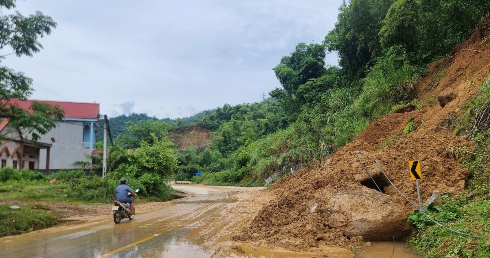 thanh hoa di doi hang chuc ho dan truoc nguy co sat lo dat hinh 3