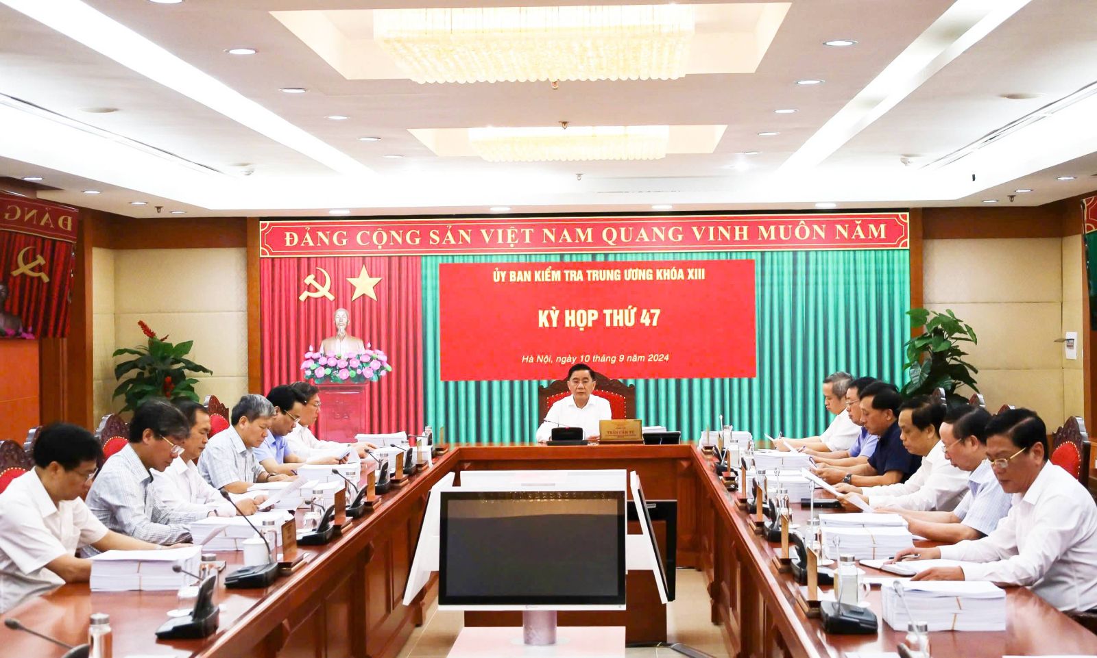 de nghi xem xet thi hanh ky luat ban thuong vu tinh uy ha giang nhiem ky 2020 2025 va ong dang quoc khanh hinh 1