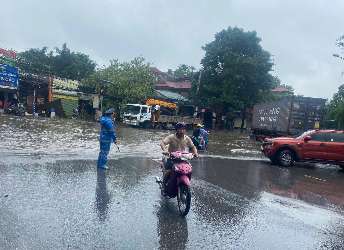 han che phuong tien luu thong qua duong 70 thuoc quan ha dong ha noi hinh 1