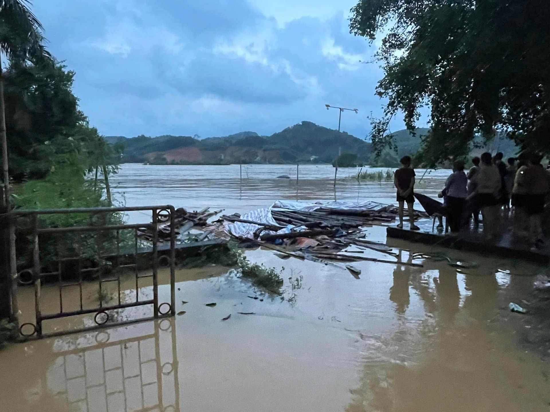 du bao thoi tiet ngay 12 9 bac bo bac trung bo co mua vua mua to nguy co cao xay ra ngap lut hinh 1