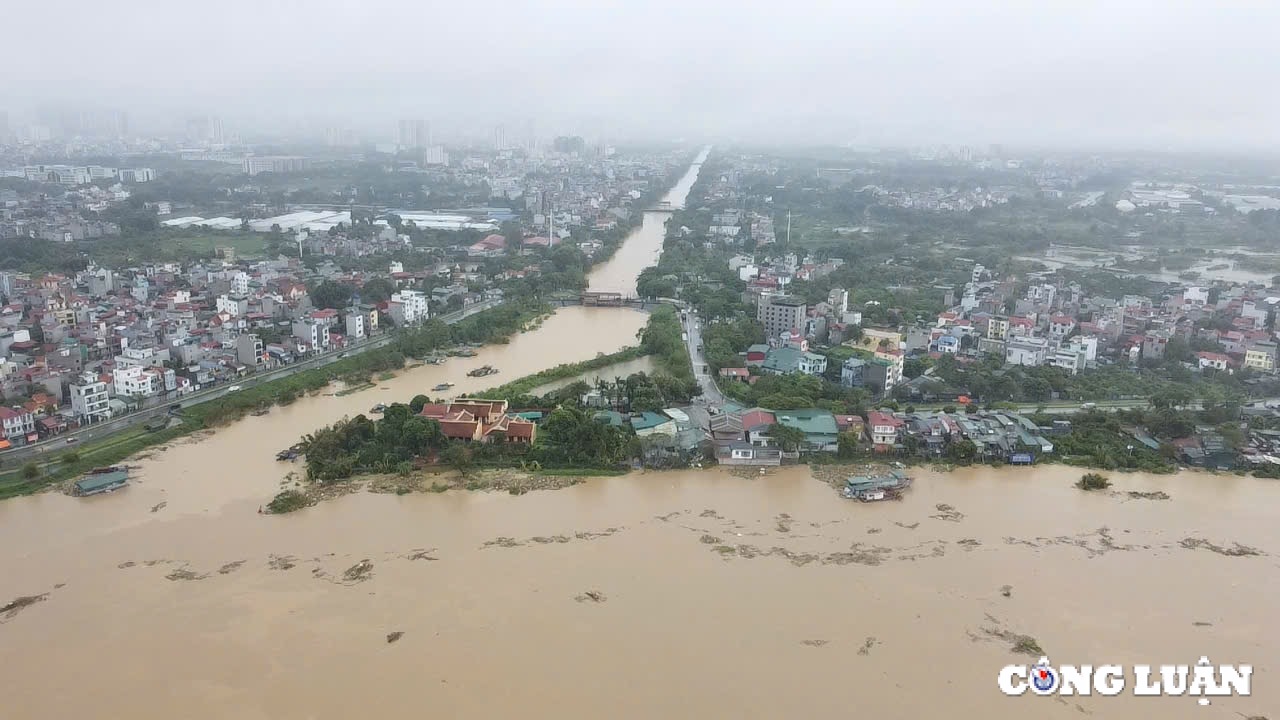 ha noi lu song hong vuot muc bao dong 2 de doa quan huyen ngoai thanh hinh 2