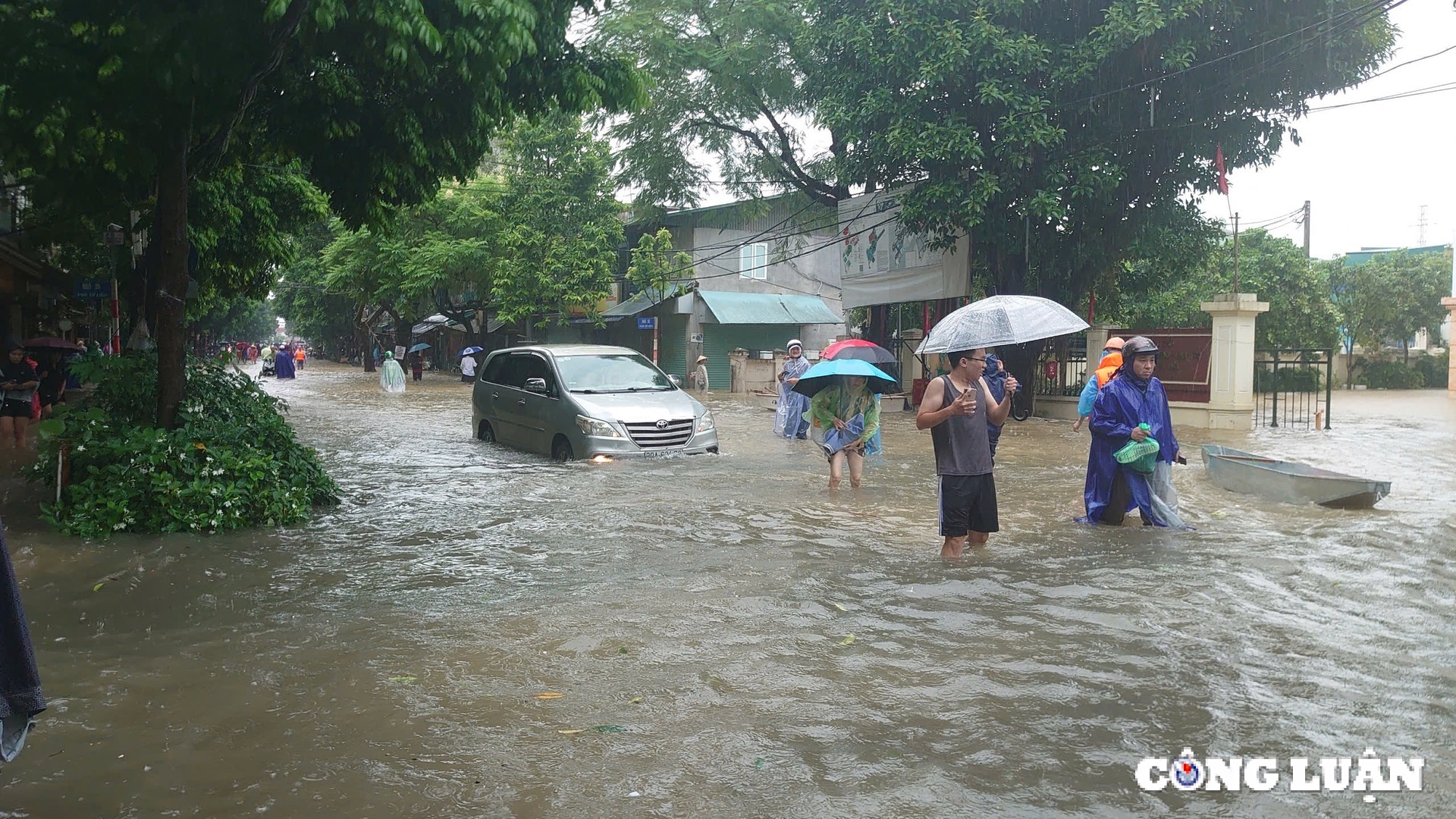 ha noi lu song hong vuot muc bao dong 2 de doa quan huyen ngoai thanh hinh 5