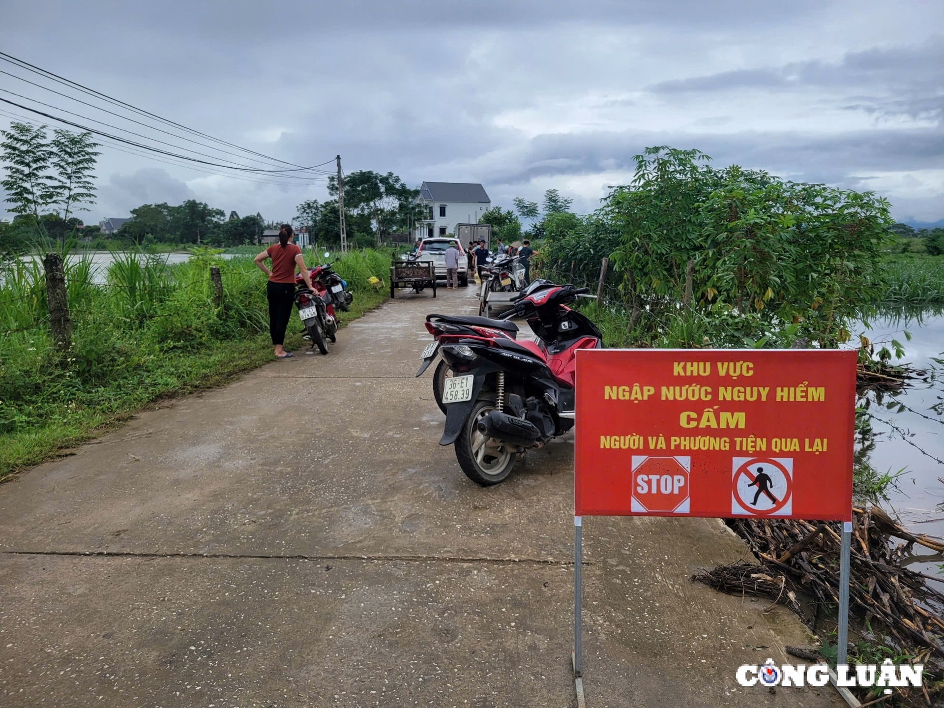 nuoc lu dang cao 100 ho dan o thanh hoa bi co lap hinh 10