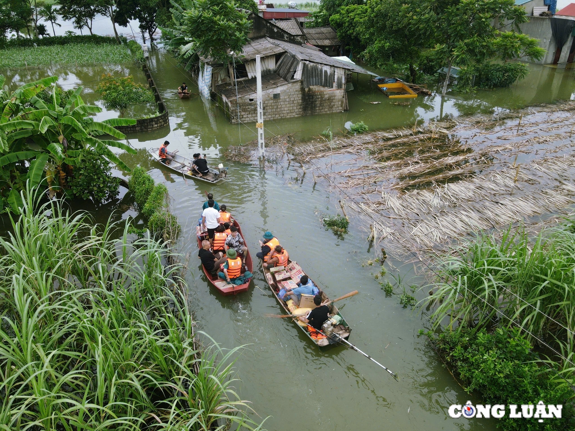 nuoc lu dang cao 100 ho dan o thanh hoa bi co lap hinh 8