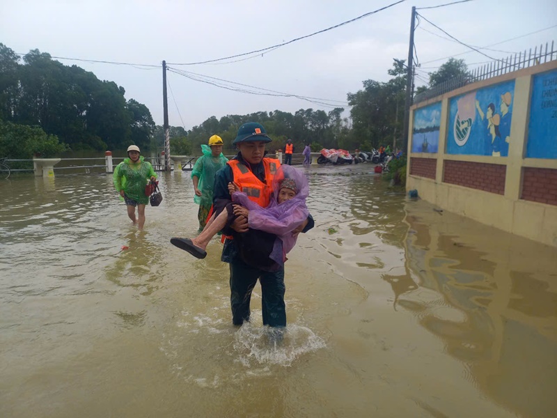 ha noi lien tuc ban hanh lenh bao dong lu tren cac song nguy co ngap lut keo dai o ngoai thanh hinh 1