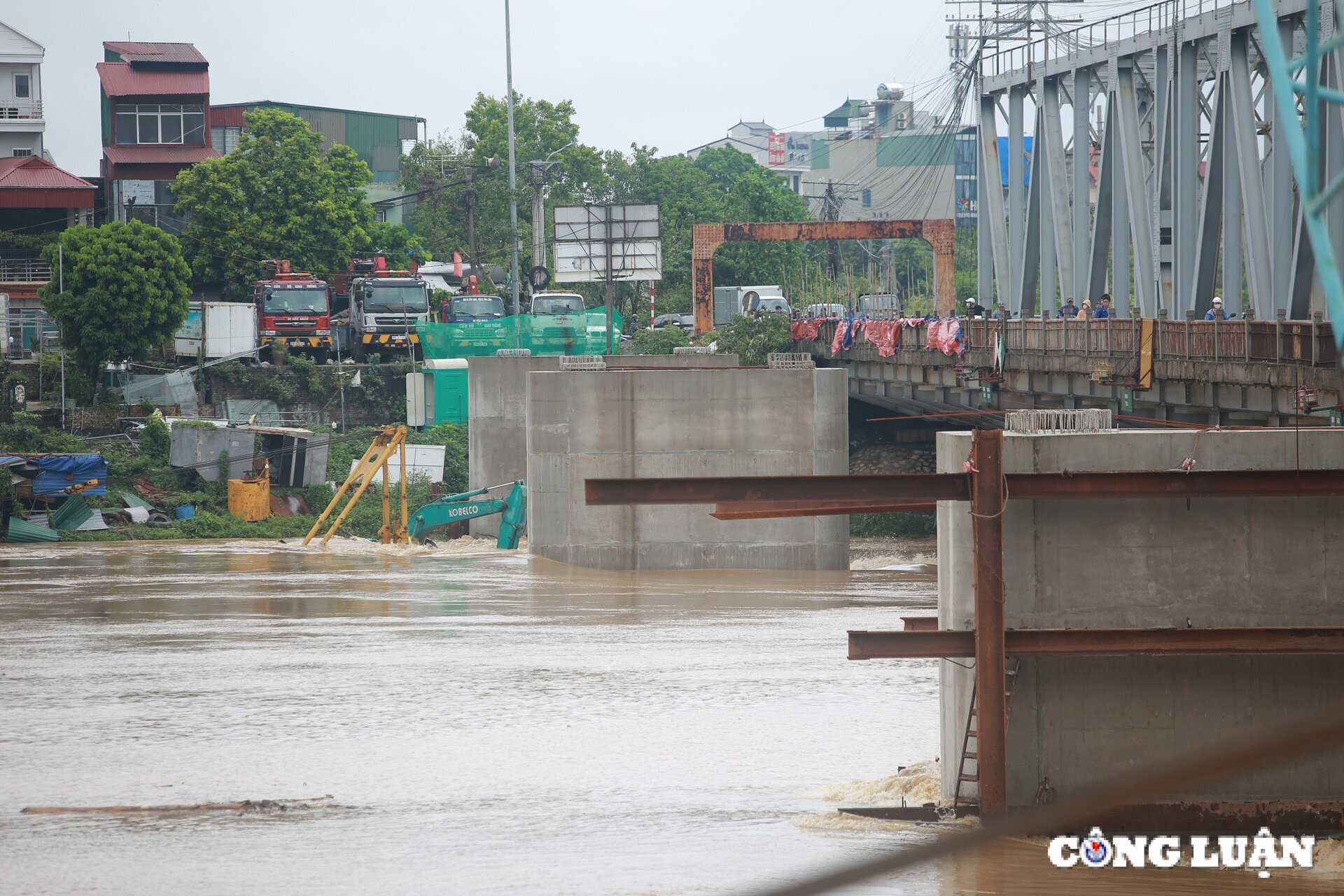 ha noi tiep tuc mua to bao dong lu cap 2 tren song duong hinh 1