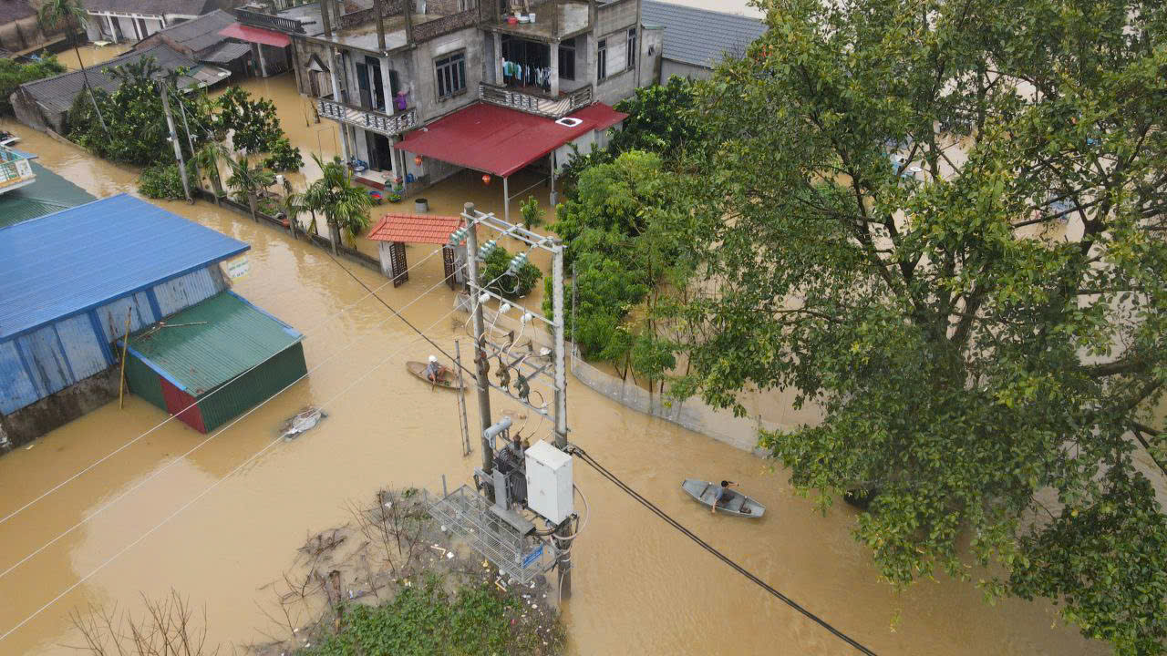 ha noi nuoc lu bua vay nha cua vung ron lu huyen chuong my hinh 3