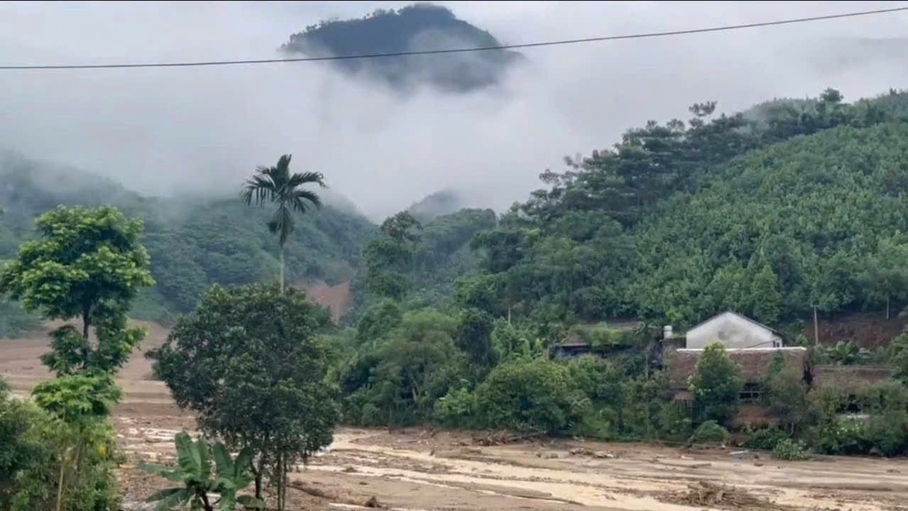 cap nhat vu sat lo tai lang nu bao yen lao cai than toc phu song di dong viettel ngay trong dem phuc vu cuu ho cuu nan hinh 2