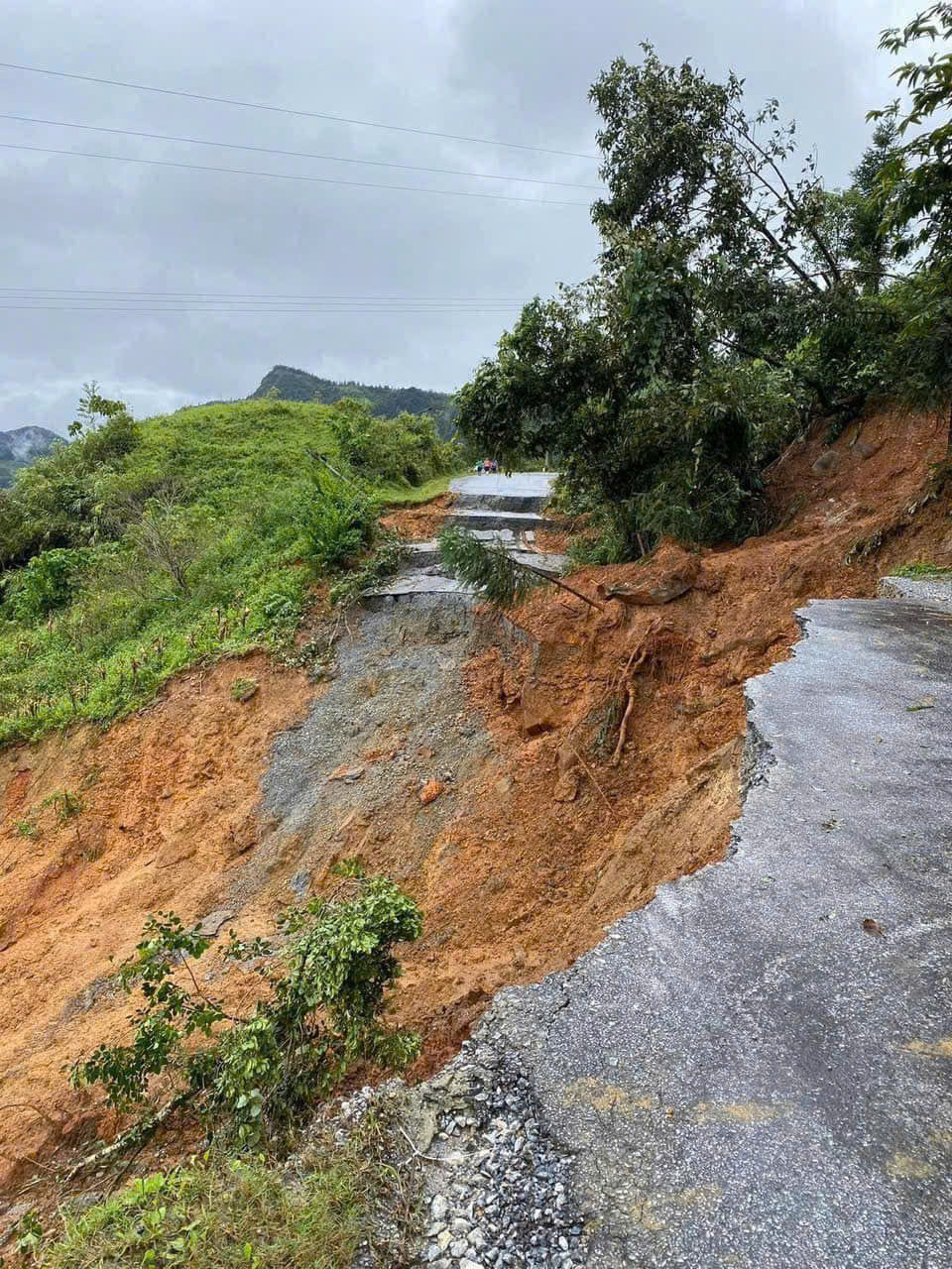 cap nhat vu sat lo tai lang nu bao yen lao cai than toc phu song di dong viettel ngay trong dem phuc vu cuu ho cuu nan hinh 1