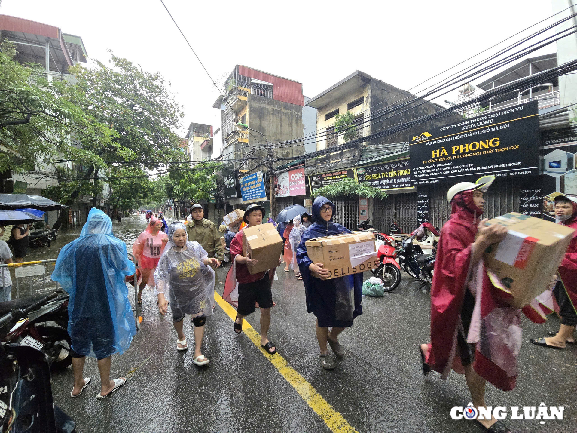 nuoc van chua co dau hieu rut khoi vung lu phuc xa va chuong duong hinh 5